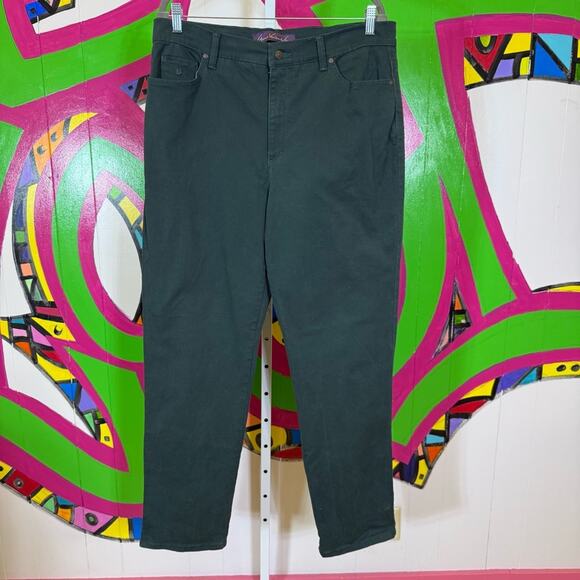 Gloria Vanderbilt, Green Denim. Amanda Cut. Size 16. In excellent condition! - Picture 1 of 7
